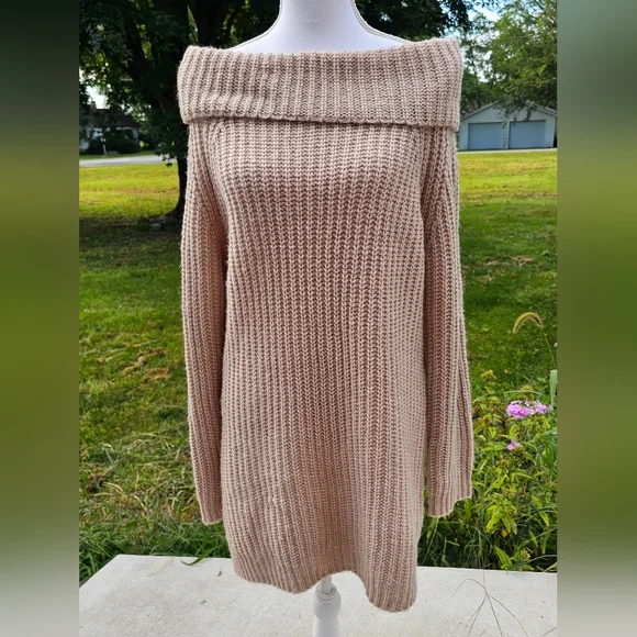 Knitted sweater by Akira long tunic style size medium - Picture 4 of 4